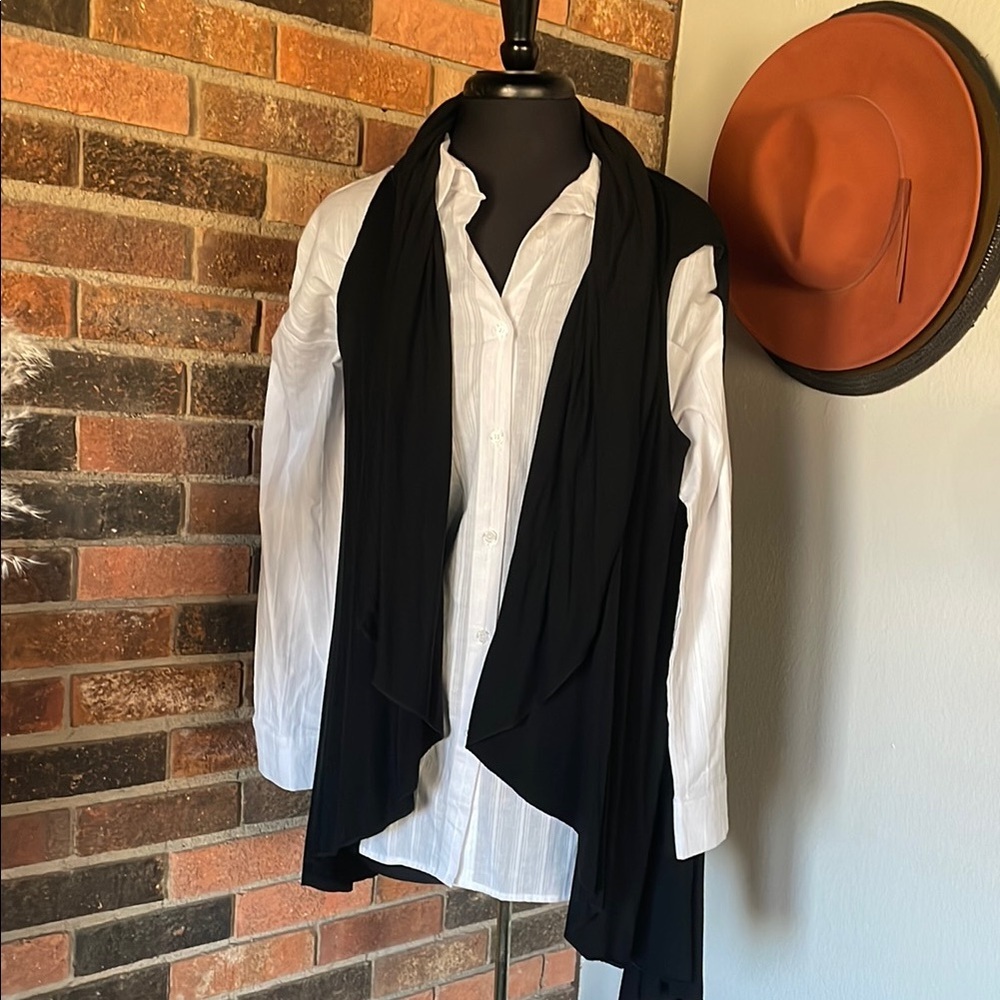 Black Drape Vest‎